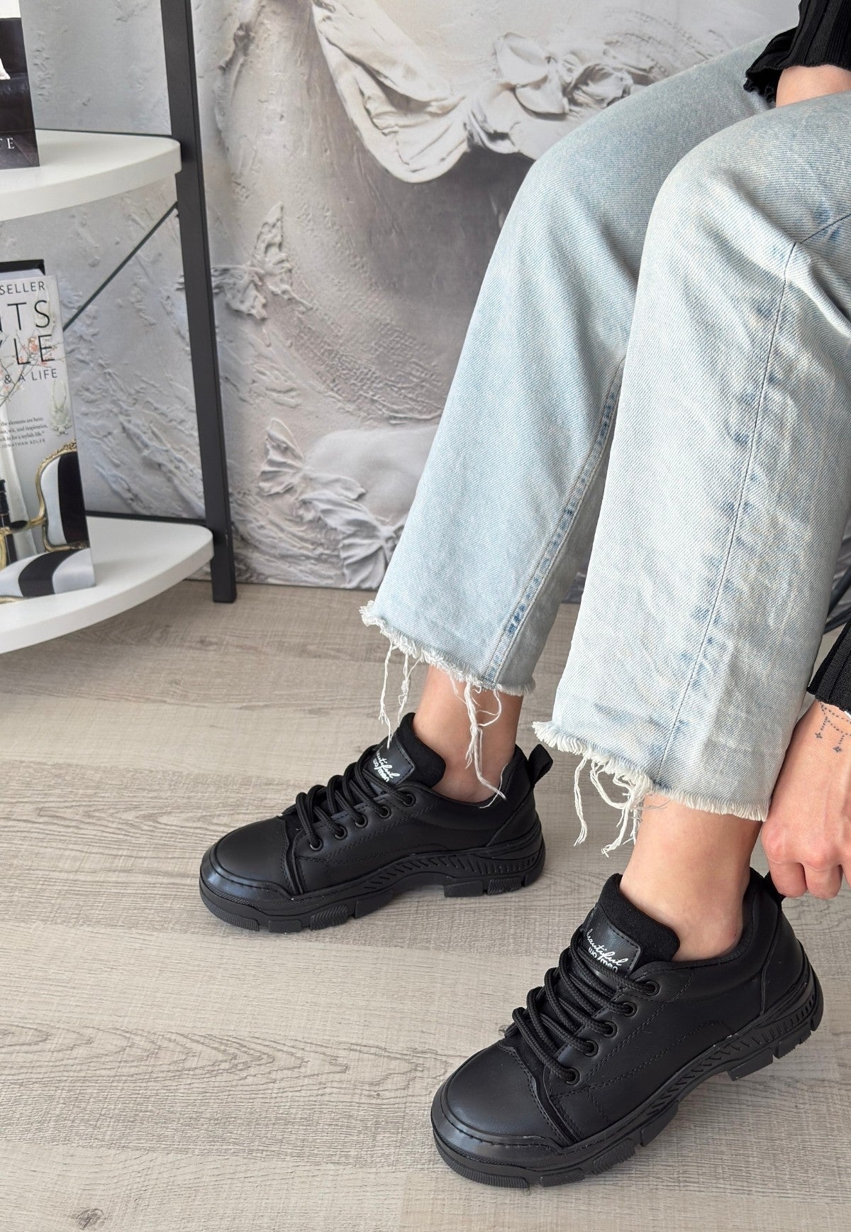 Jule Siyah Cilt Bağcıklı Spor Ayakkabı