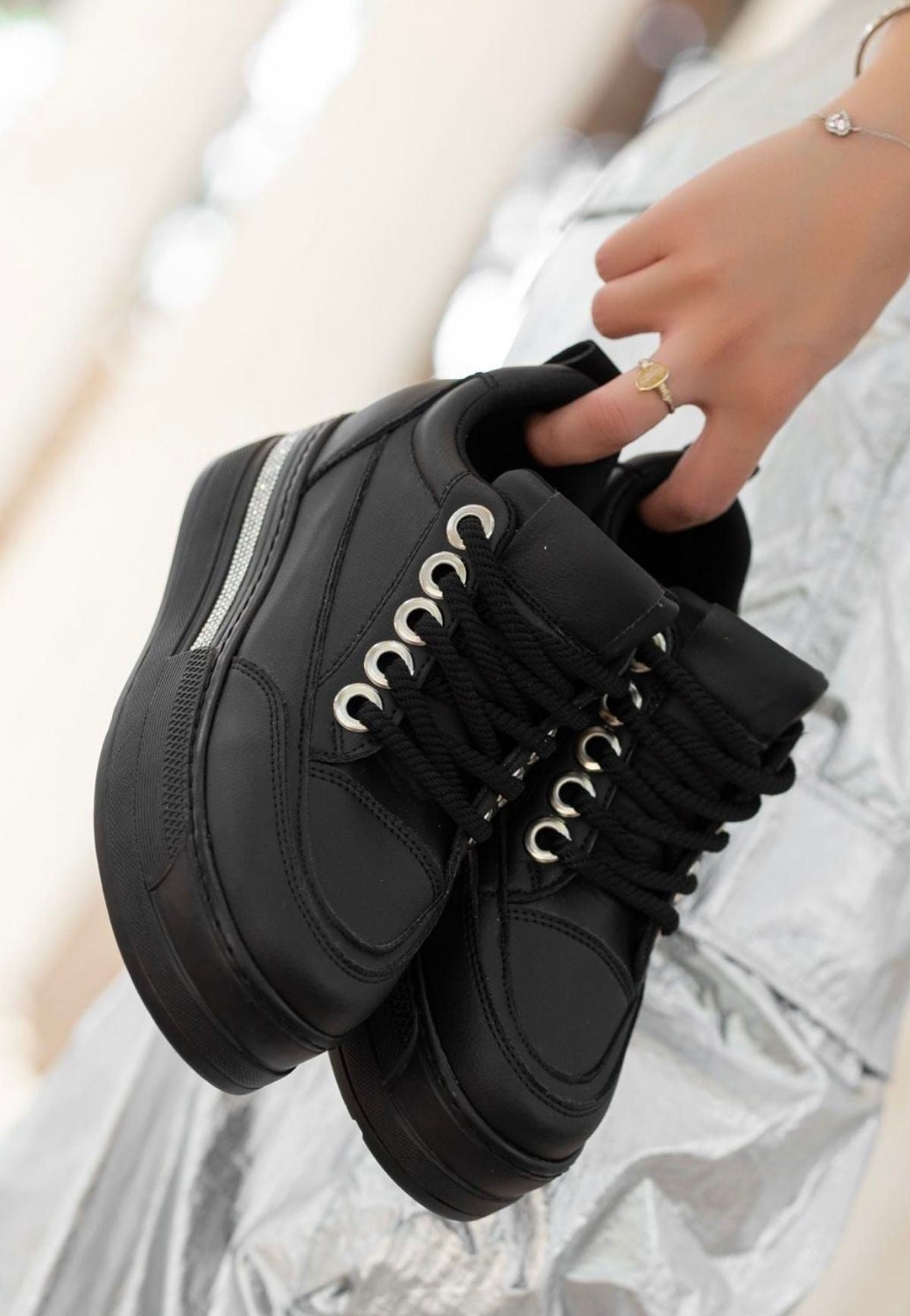 Lulu Siyah Cilt Bağcıklı Spor Ayakkabı