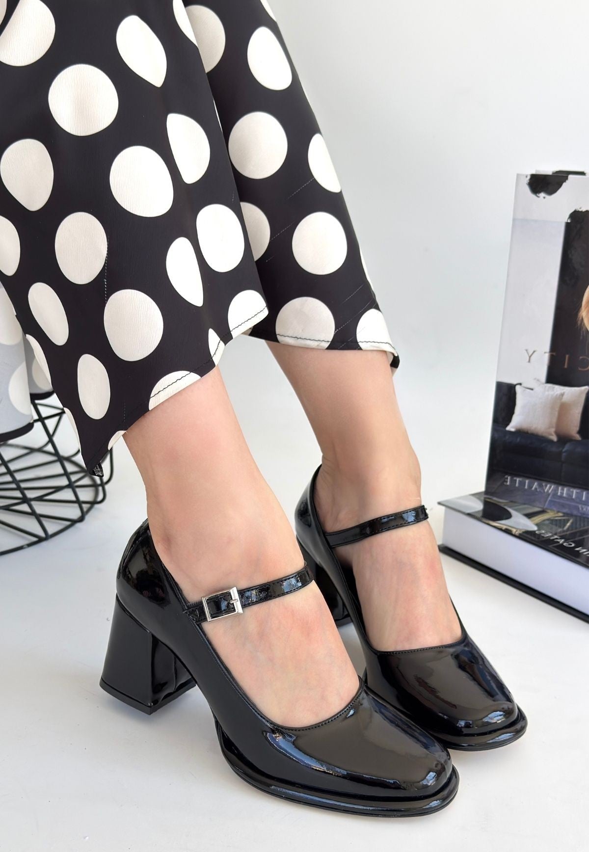 Puar Siyah Rugan Topuklu Ayakkabı