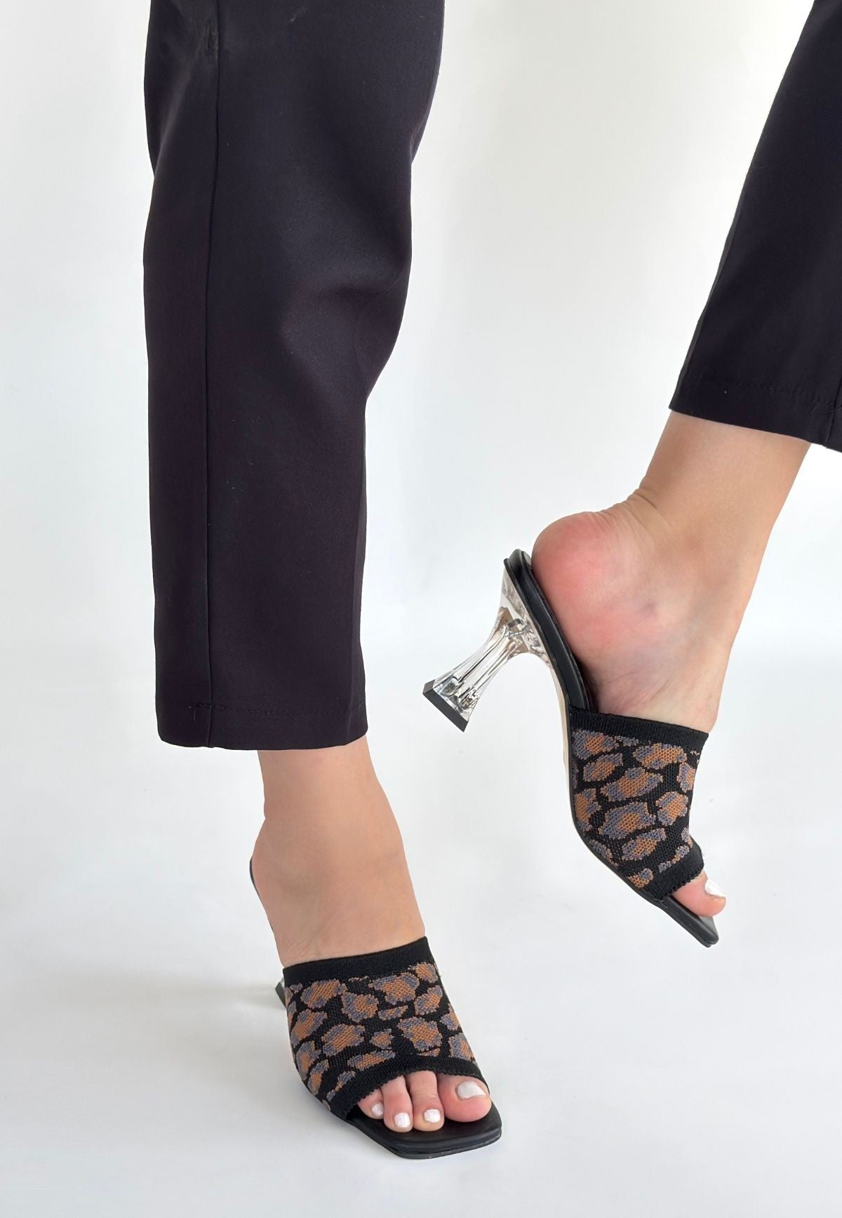 Erja Siyah Desenli Triko Topuklu Terlik