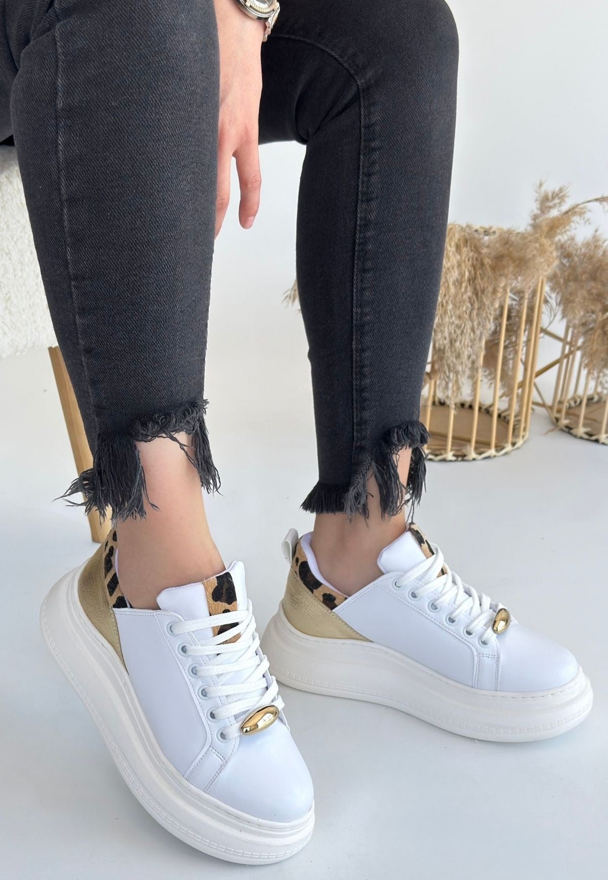 Gasta Beyaz Cilt Sarı Detaylı Bağcıklı Spor Ayakkabı