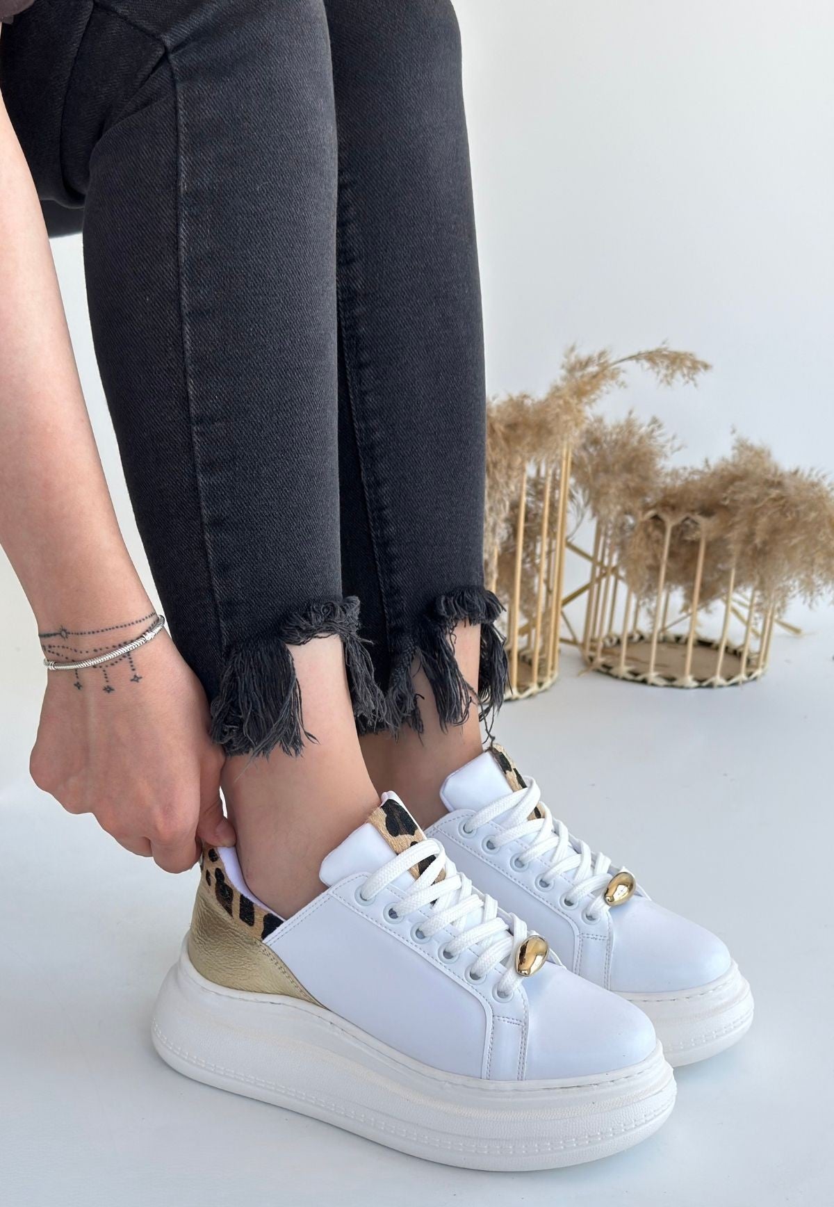 Gasta Beyaz Cilt Sarı Detaylı Bağcıklı Spor Ayakkabı