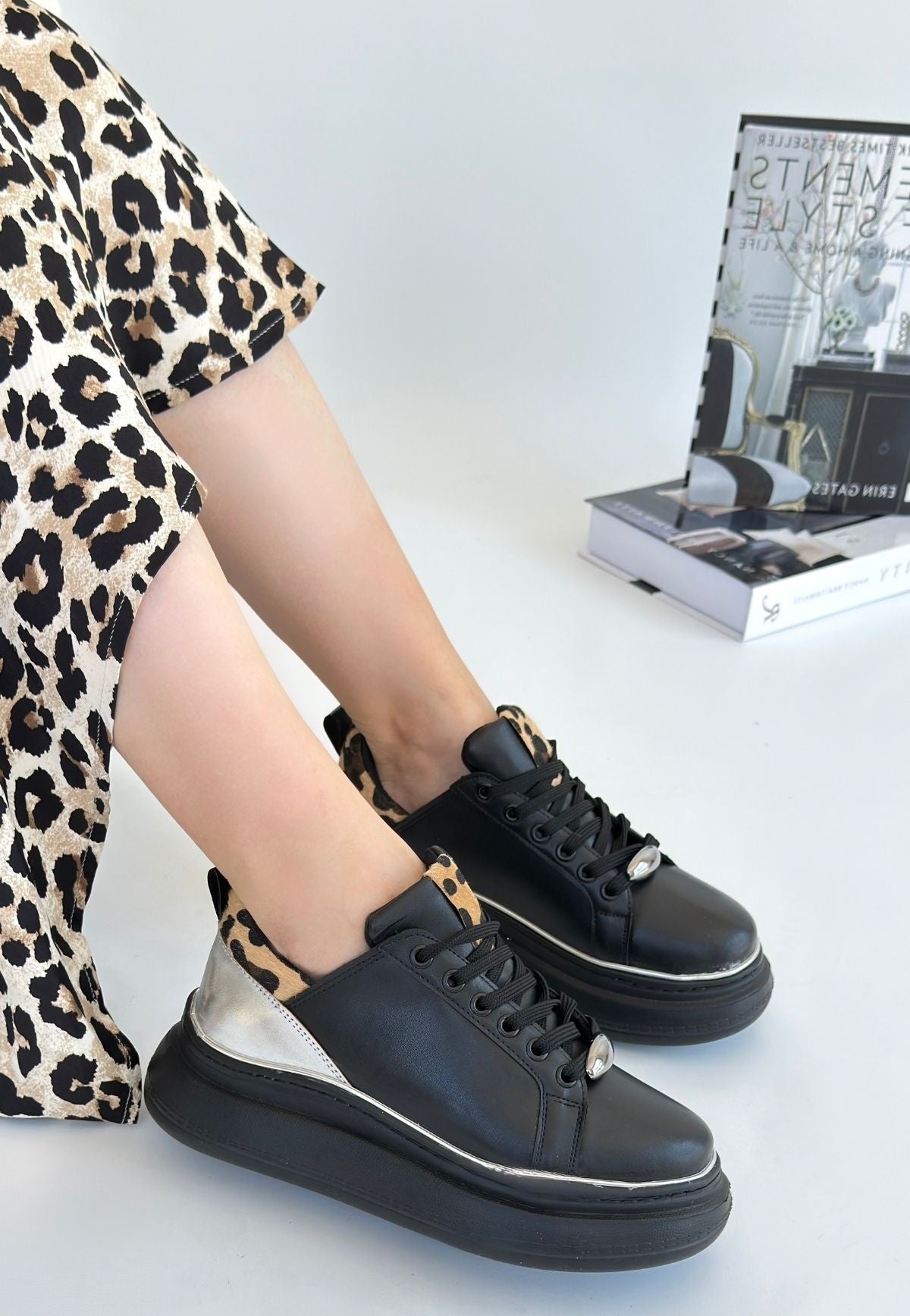 Jista Siyah Cilt Gümüş Detaylı Bağcıklı Spor Ayakkabı