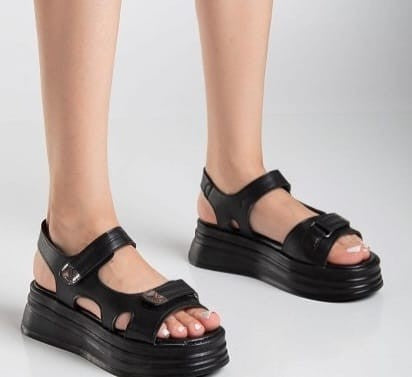 Saide Siyah Cilt Cırt Cırtlı Sandalet