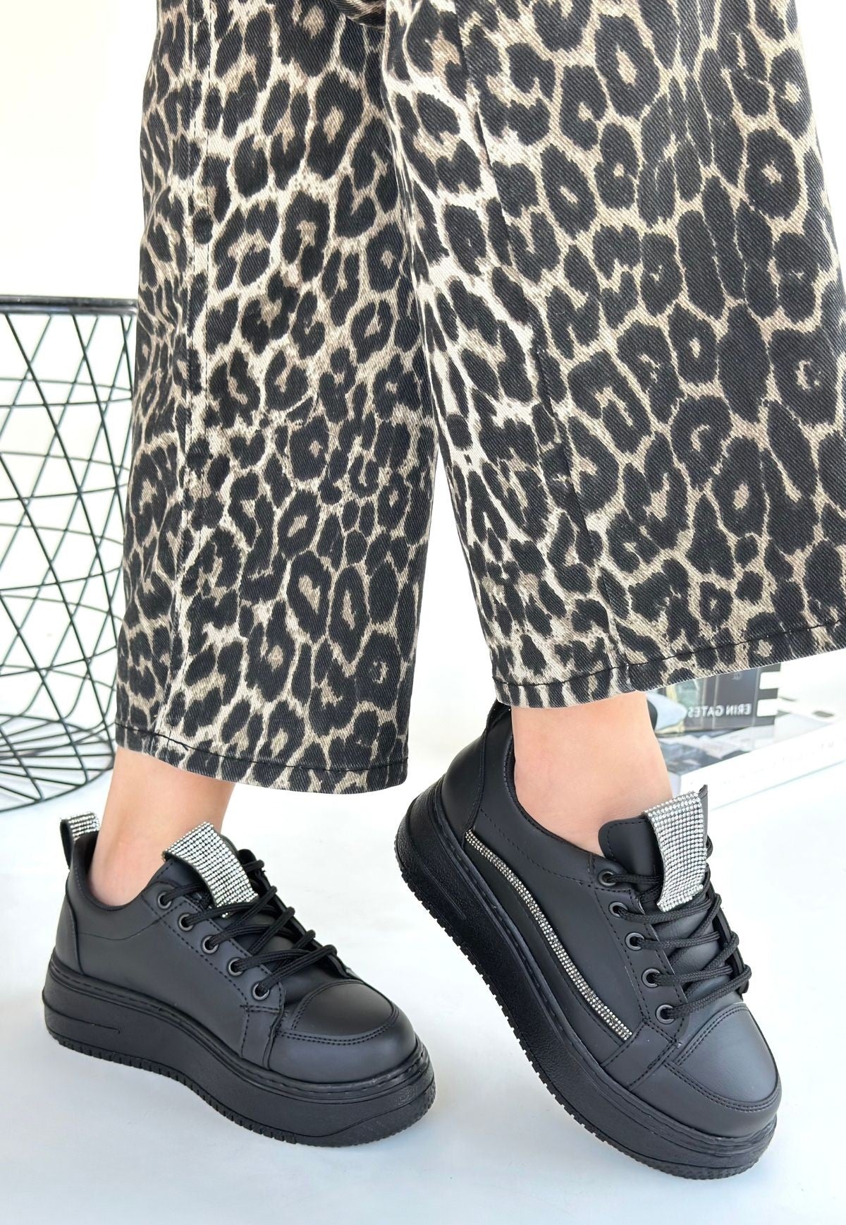 Leope Siyah Cilt Bağcıklı Spor Ayakkabı