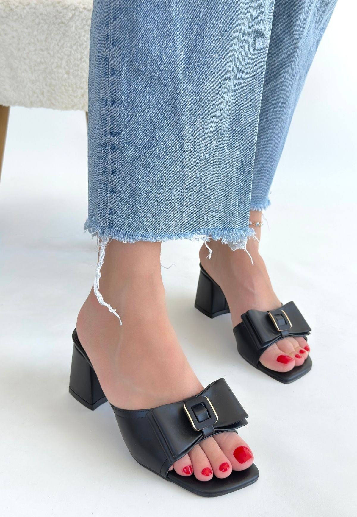 Veor Siyah Cilt Topuklu Terlik